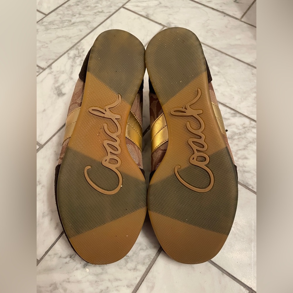 Coach Logo ‘Joss’ Style Tennis Shoes with Gold Accents, Size 6.5M, Pre-Loved - Picture 7 of 8